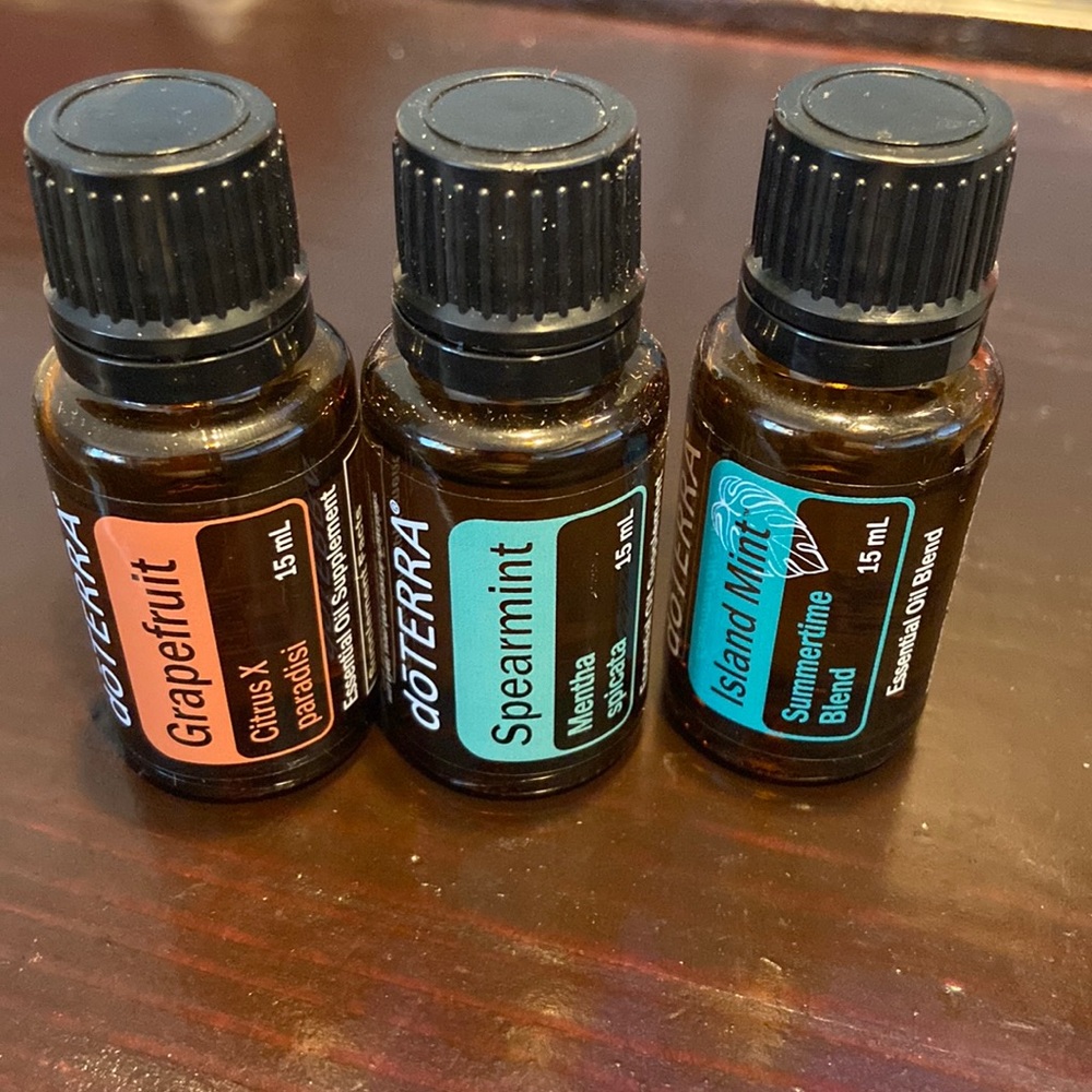 Lot of 3 oils - grapefruit, spearmint, and island mint